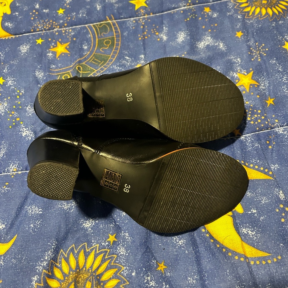 Women’s Oxford Heels - Picture 4 of 4
